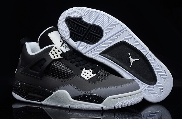 Air Jordan 4 Retro Fear